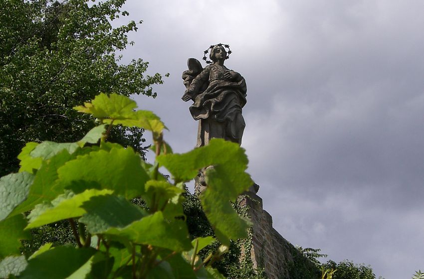 Madonnen-Statue im Mariengarten